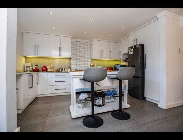 3 BEDROOM TOWNHOUSE FOR SALE IN UMHLANGA CENTRAL